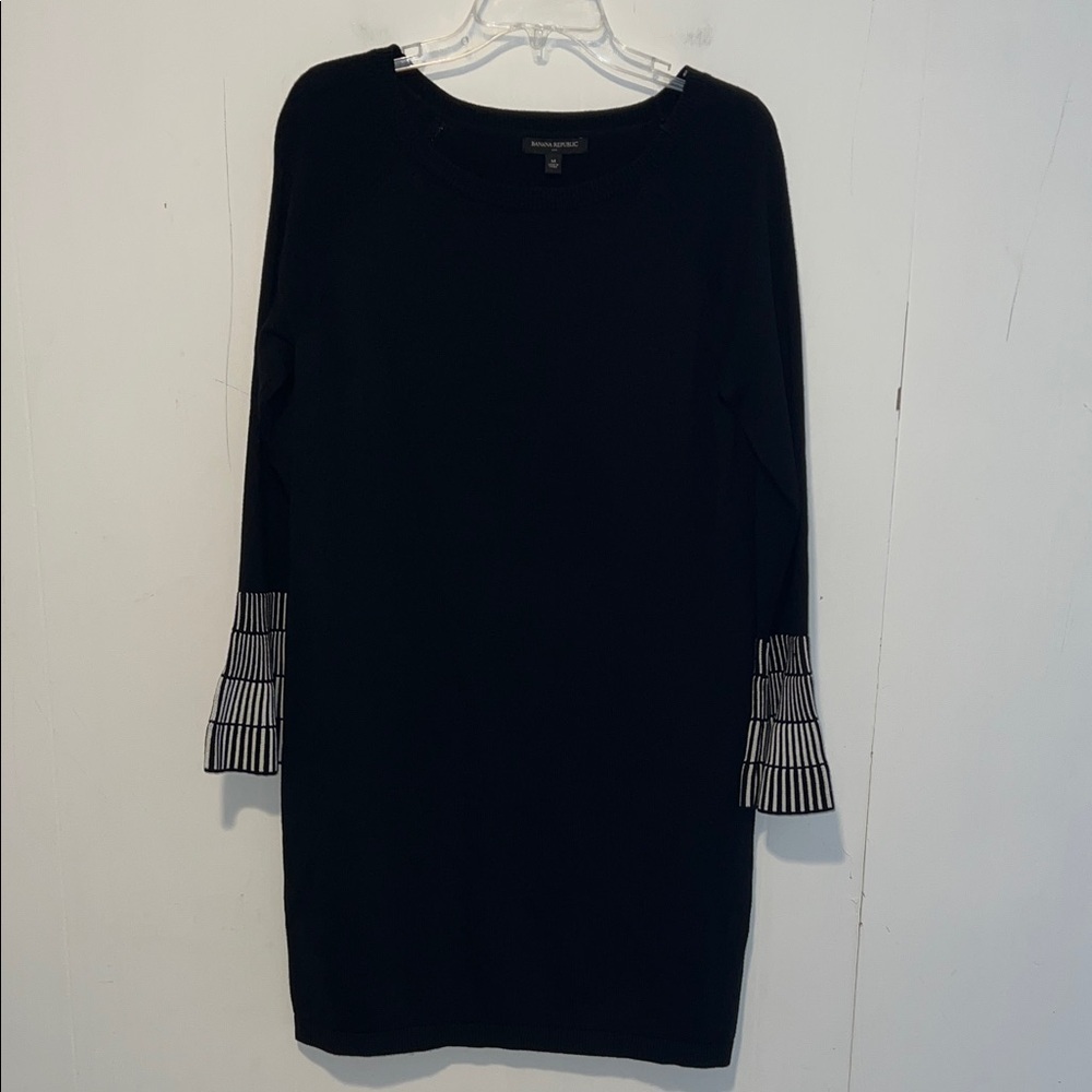 Banana Republic Black Sweater Dress White Striped Cuffs Knee Length 03122610